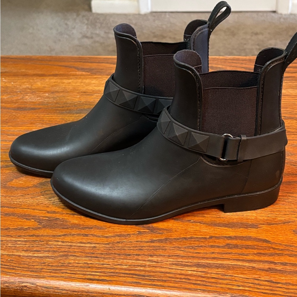 Natural Soul Ankle Rain Boots With Faux Strap Detail. Waterproof Woman’s Size 8